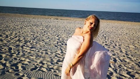 Grażyna Szapołowska na plaży 