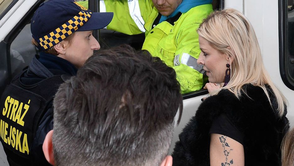 Marta Wiśniewska w rozmowie ze strażą miejską. Czy dostała mandat?