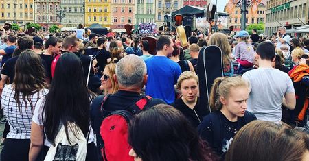 We Wrocławiu biją rekord Guinnessa. Jeszcze nigdy tyle osób nie grało kawałka Hendrixa