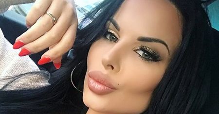 Esmeralda Godlewska została "pielęgniarką". Celebrytka wykorzystuje swoje 5 minut