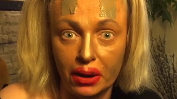 Piosenkarka udzieliła kolejnej makijażowej lekcji