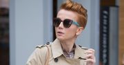 Katarzyna Zielińska w deszczowej stylizacji. Postawiła na kapelusz typu fedora i beżowy prochowiec [paparazzi]