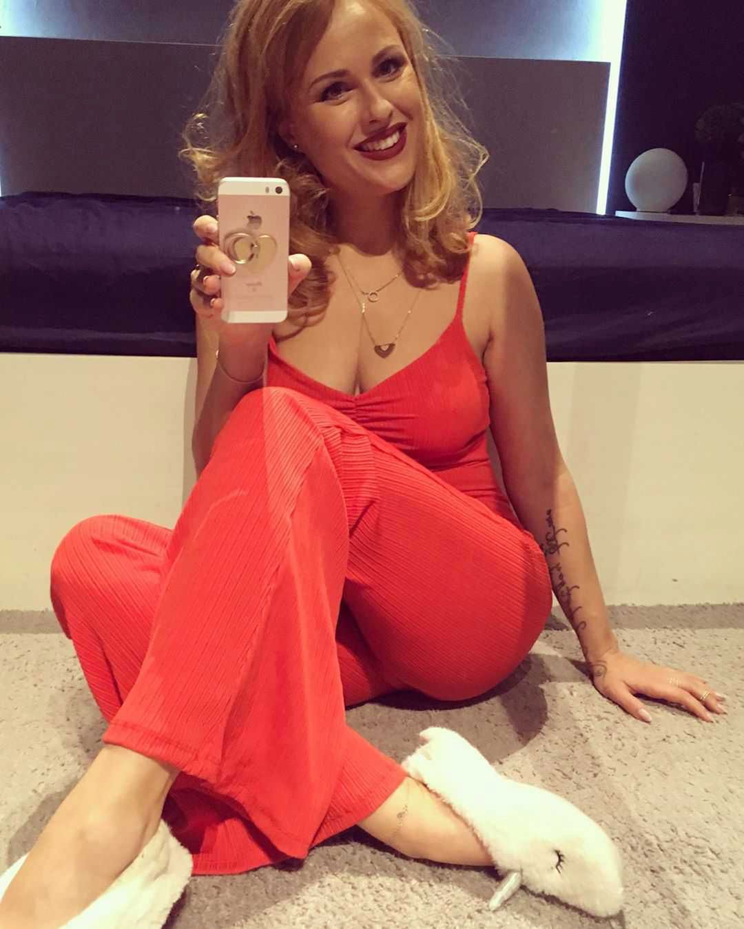 Kaja Paschalska w czerwonym kombinezonie