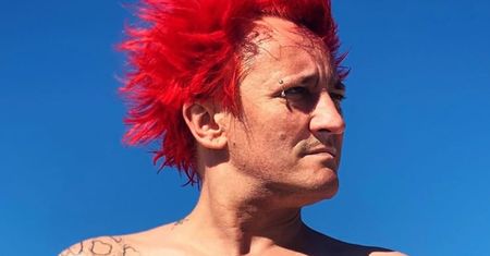 Michał Wiśniewski wrzucił zdjęcie z plaży i pokazał muskulaturę. Trochę szok. „Hejterzy powiedzą, że to Photoshop"