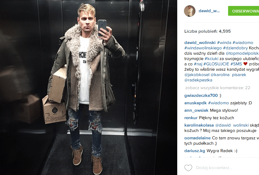 Selfie Dawida Wolińskiego w windzie