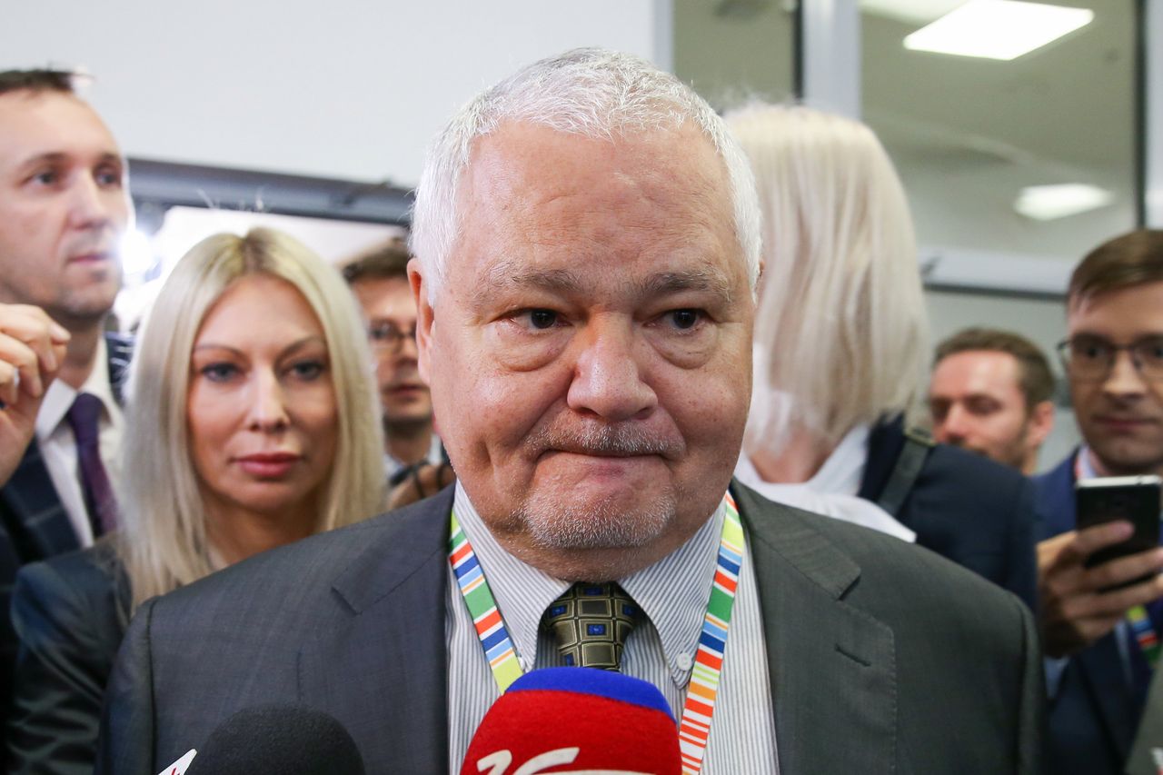 Ujawniamy: "Reklamowała rajstopy, jest dyrektorem u szefa NBP Adama Glapińskiego"