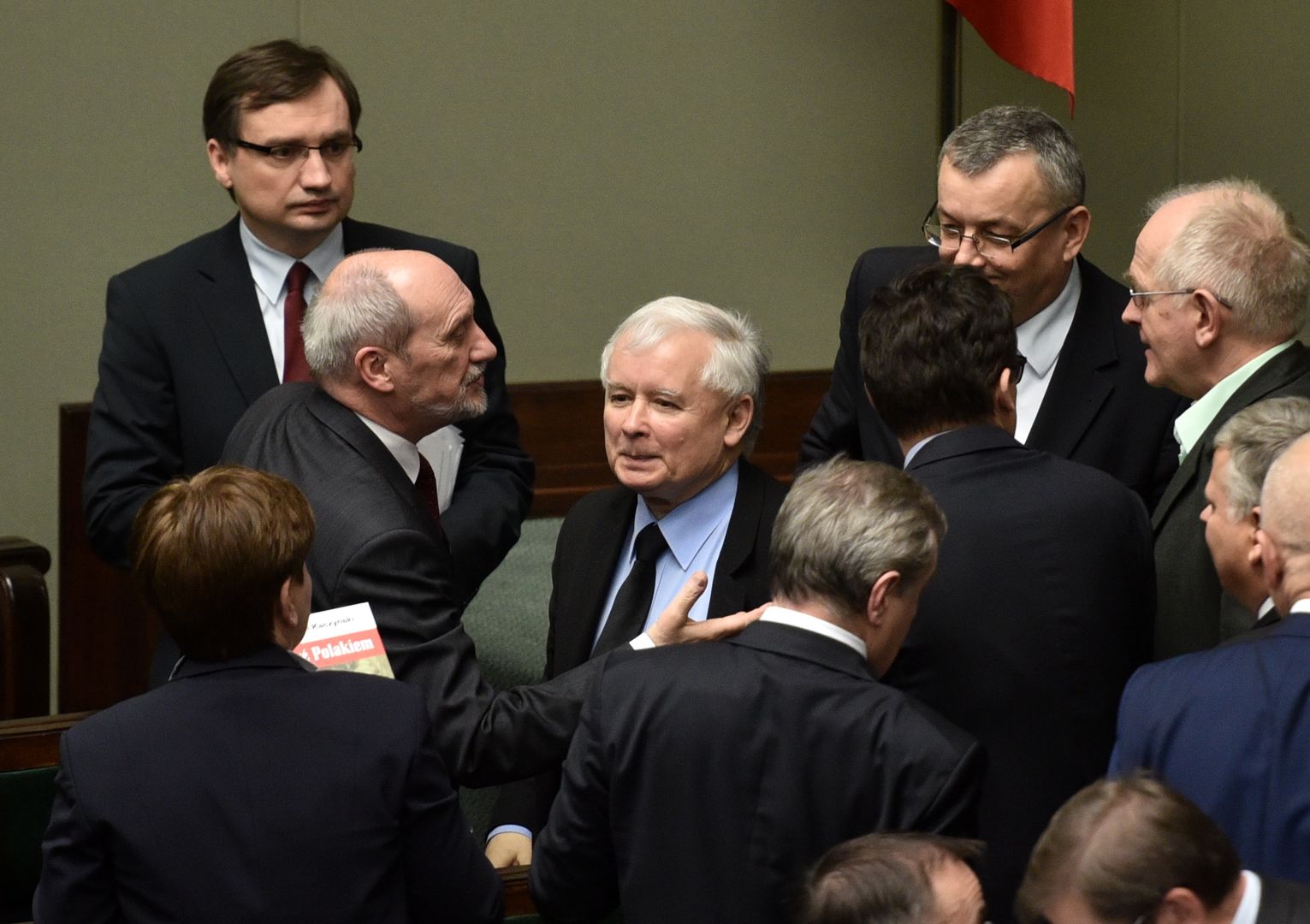 PiS nabiera rozpędu, PO dostało zadyszki. Nowy sondaż