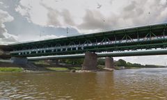 Warszawa. Tonie ogromna barka na Wiśle