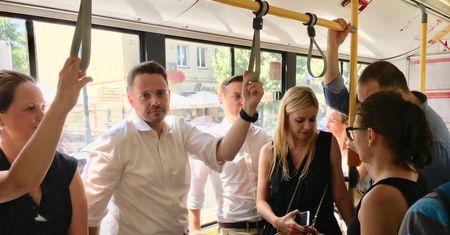 Maraton Trzaskowskiego, czyli akcja "18 dzielnic w 18 godzin" od kuchni