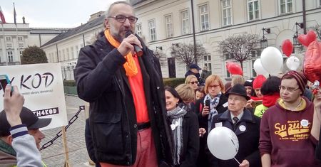 Masowe odejścia z KOD-u? "Ludzie wrzeszczący ze sceny zamiast kierować tłumem"