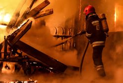 Strażacy - to im Polacy ufają najbardziej. Księża zaskakująco nisko. Politycy na dnie