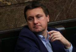 "Seksposeł" Łukasz Zbonikowski pojawił się z opuchniętym okiem w Sejmie. "Pszczoła mnie użądliła"