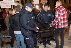 Policja ma pilnować każdej emisji filmu Sekielskiego. W miejscach publicznych