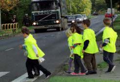 Bezpiecznie przez przejście dla pieszych