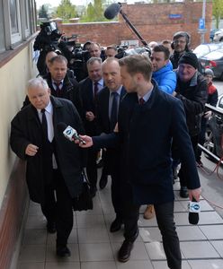 Komisja ws. Bartłomieja Misiewicza. Przed wejściem wygłosił oświadczenie