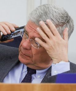 Stanisław Karczewski ma zdjęcie Tuska ma wyświetlaczu telefonu? "Nie, nie"