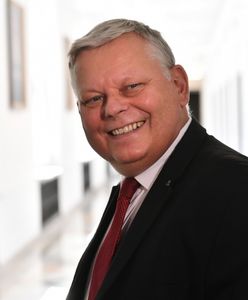 Szef gabinetu premiera ironizuje z lidera PO. "Postawimy mu pomnik za to, co robi. Świetny jest"