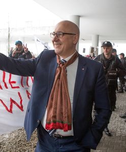 Brudziński znów tweetuje z podróży. Tym razem pochwalił się kanapką