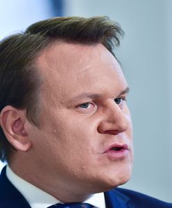 Dominik Tarczyński znów zaszalał. Świadkowie lotu do Meksyku zdradzają, jak się zachowywał