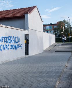 Antysemicki napis na murze cmentarza żydowskiego w Tarnowie. Konfederacja: To prowokacja