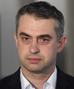 Nietypowy gadżet w debacie polityków. Poseł PiS otrzymał kajdanki