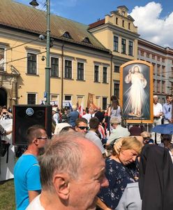 Demonstracja w obronie abp. Marka Jędraszewskiego. Mówił o "tęczowej zarazie"