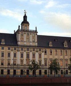 Mężczyzna spadł z tarasu Uniwersytetu Wrocławskiego. Nie żyje