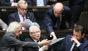 Wyciekły przekazy dnia PiS. A w środku "wyśmiewanie 'Gazety Wyborczej'"