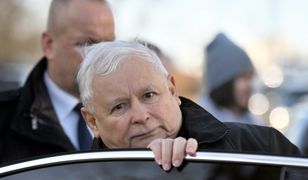 Katastrofa smoleńska. Jarosław Kaczyński i Mateusz Morawiecki składają wieńce