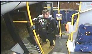 Pił alkohol w autobusie, został wyproszony. W odpowiedzi wybił szybę