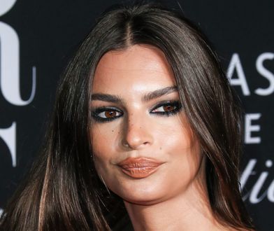 Emily Ratajkowski w sukience z popularnej sieciówki. Wyglądała fenomenalnie