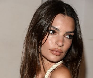 Emily Ratajkowski założyła plandekę. ''Zapomniała'' też o jednej części garderoby