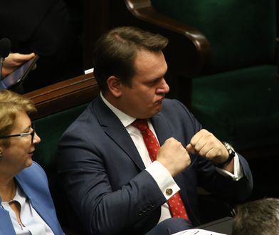 Dominik Tarczyński idzie na wojnę z twórcami memów. Polityk zapowiedział pozew