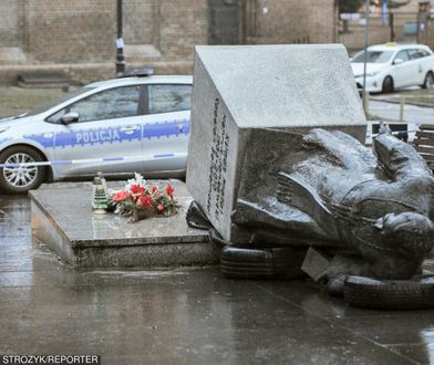Obalony pomnik księdza Jankowskiego. Radykalne opinie gdańszczan
