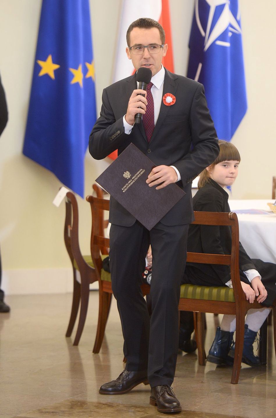 10-11-2014 Warszawa

Znani wycinaja Kokardy narodowe na Swieto Niepodleglosci fot. P.Kibitlewski 

fot. P.Kibitlewski/ONS