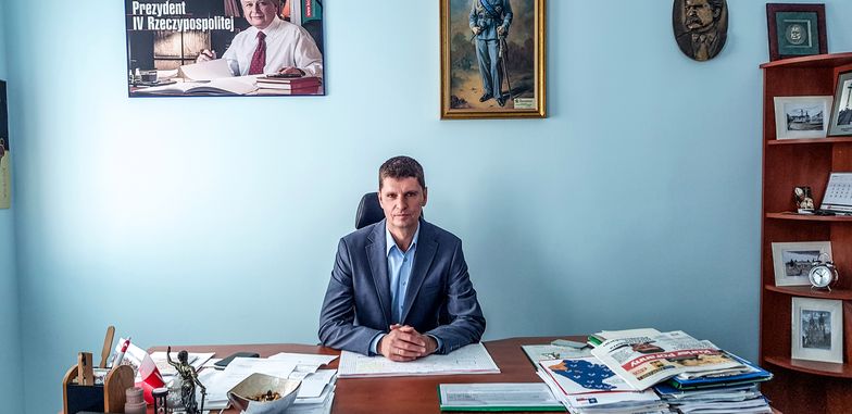 Minister edukacji narodowej Dariusz Piontkowski w swoim gabinecie.