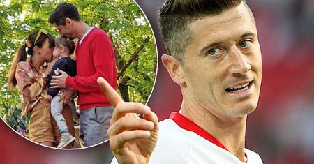 Robert Lewandowski nie może się ruszać! Wielki mistrz pokonany przez swoją małą księżniczkę! Zdjęcie Lewego z Klarą wszystko tłumaczy!