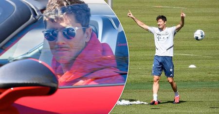 Robert Lewandowski na trening Bayernu przyjechał prawdziwym cackiem. To najdroższy na rynku model Porsche