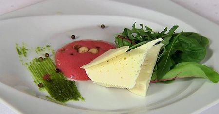 Ser koryciński z miętowym pesto i musem truskawkowym