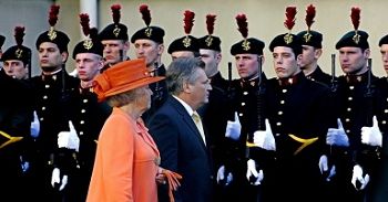 Królowa Beatrix powitała prezydenta Kwaśniewskiego