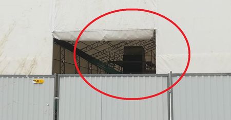 "Rosną" schody na pl. Piłsudskiego. Trwa budowa pomnika smoleńskiego
