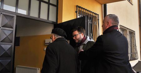 Aktywista zapytał abp Marka Jędraszewskiego o "tęczową zarazę". Usłyszał, że narusza "mir domowy parafii"