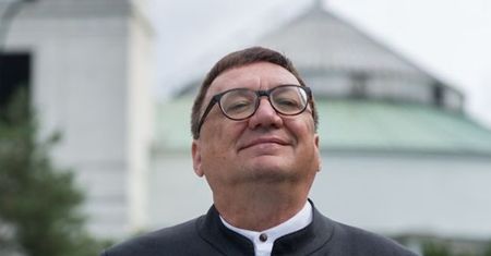 Prowokacja polityka Lewicy. Piotr Gadzinowski przebrał się za księdza