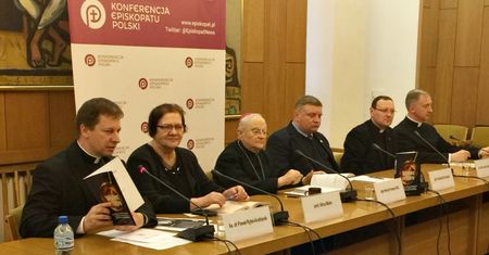 Podręcznik Episkopatu o in vitro może trafić do polskich szkół. Jego treść budzi kontrowersje