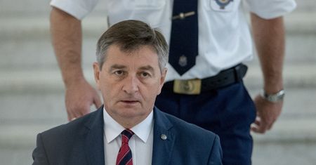 Marszałek Marek Kuchciński wygwizdany w Nowym Sączu. Zbiera cięgi za protest matek w Sejmie