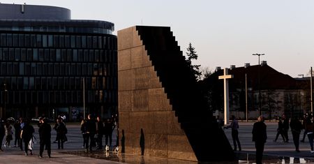 Poseł PO dostał odpowiedź. Wiadomo, ile kosztuje ochrona pomnika smoleńskiego