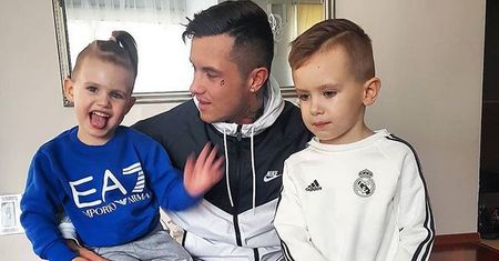 Raper pokazał zdjęcie synów z kąpieli. Nazwali go nieodpowiedzialnym