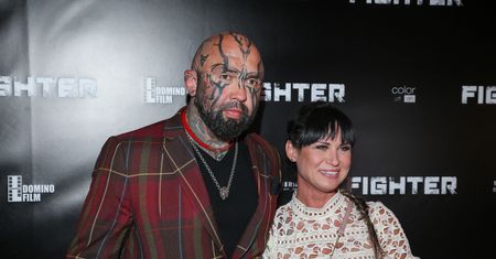 Marcin Różalski z partnerką na premierze "Fightera"