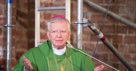 "Brunatna Księga". Znalazł się w niej arcybiskup Marek Jędraszewski