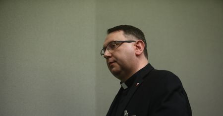 Ksiądz "szantażował" Kornela Morawieckiego. Poszkodowanych może być więcej